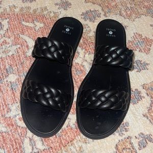 Flat Sandle